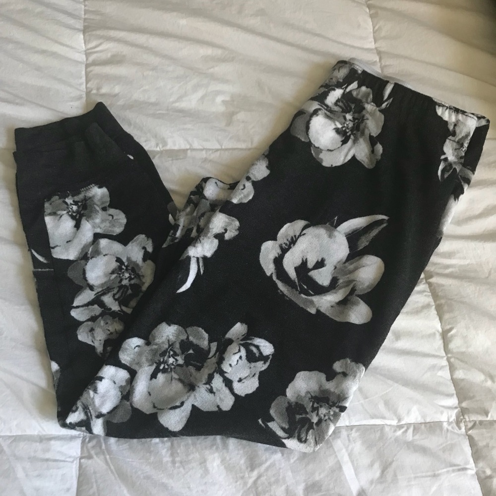 flowered sweatpant